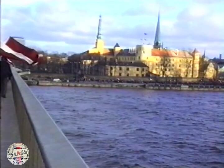 1991_13_janvara_manifestacija_un_barikades_Riga_barricades_Latvia_pelecalasitava