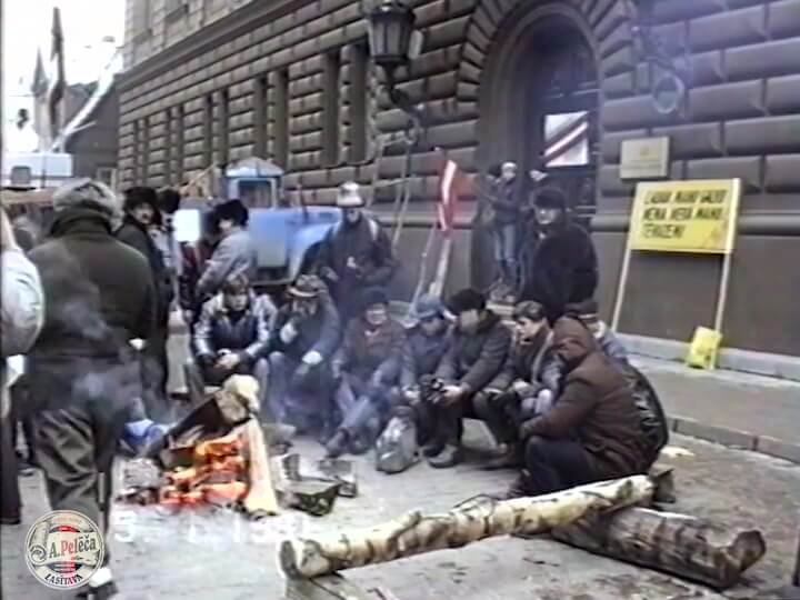1991 13 janvāra manifestācija un barikādes Riga barricades Latvia