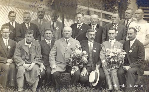 "Marss" – riteņbraukšanas sporta kluba aktīvisti (Rīga) 1922. gadā.